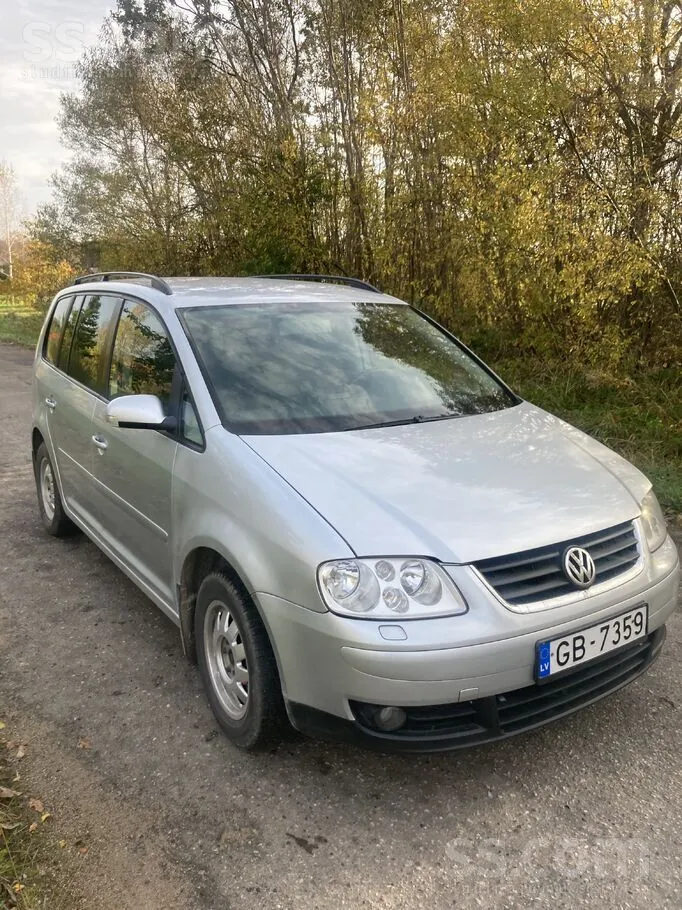 Volkswagen Touran 2004 photo 2