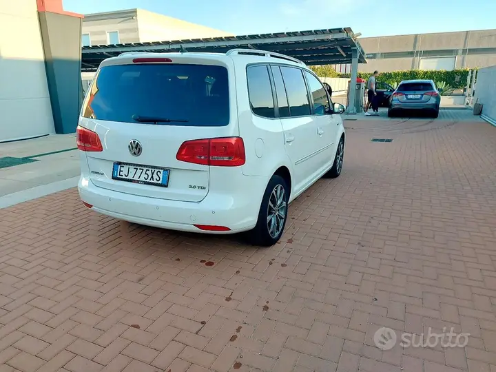 Volkswagen Touran 2012 photo 3
