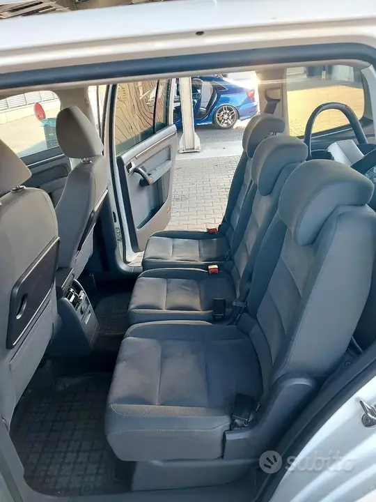 Volkswagen Touran 2012 photo 5