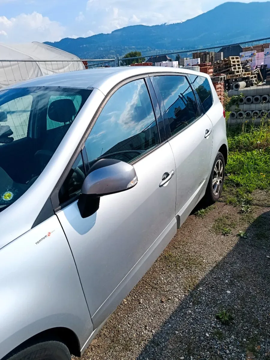 Renault Scenic 2010 photo 2