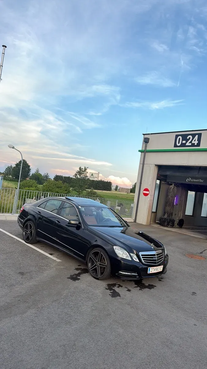 Mercedes-Benz E-Class 2011 photo 3