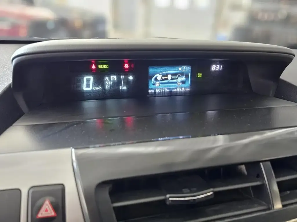 Toyota Prius V 2017 photo 3