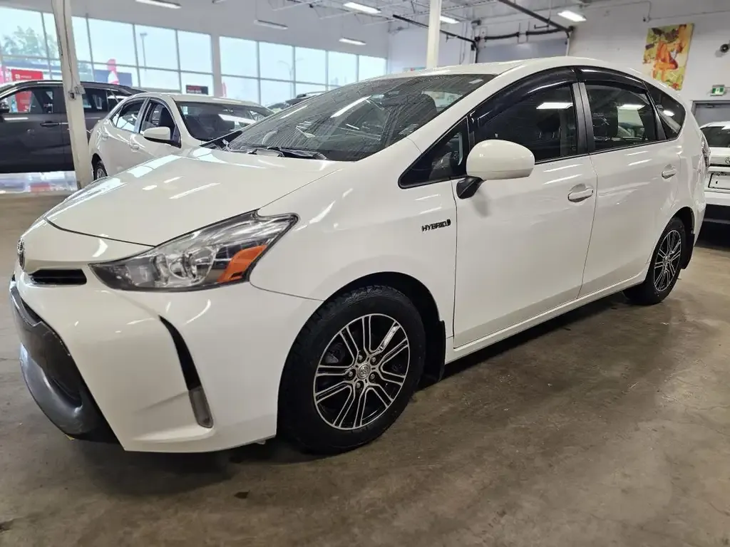 Toyota Prius V 2017 photo 5