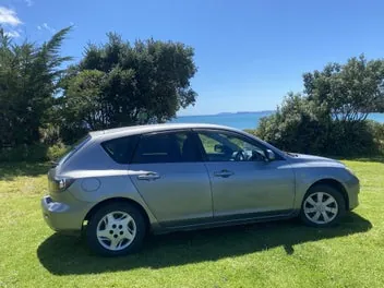 Mazda Axela 2005 photo 2