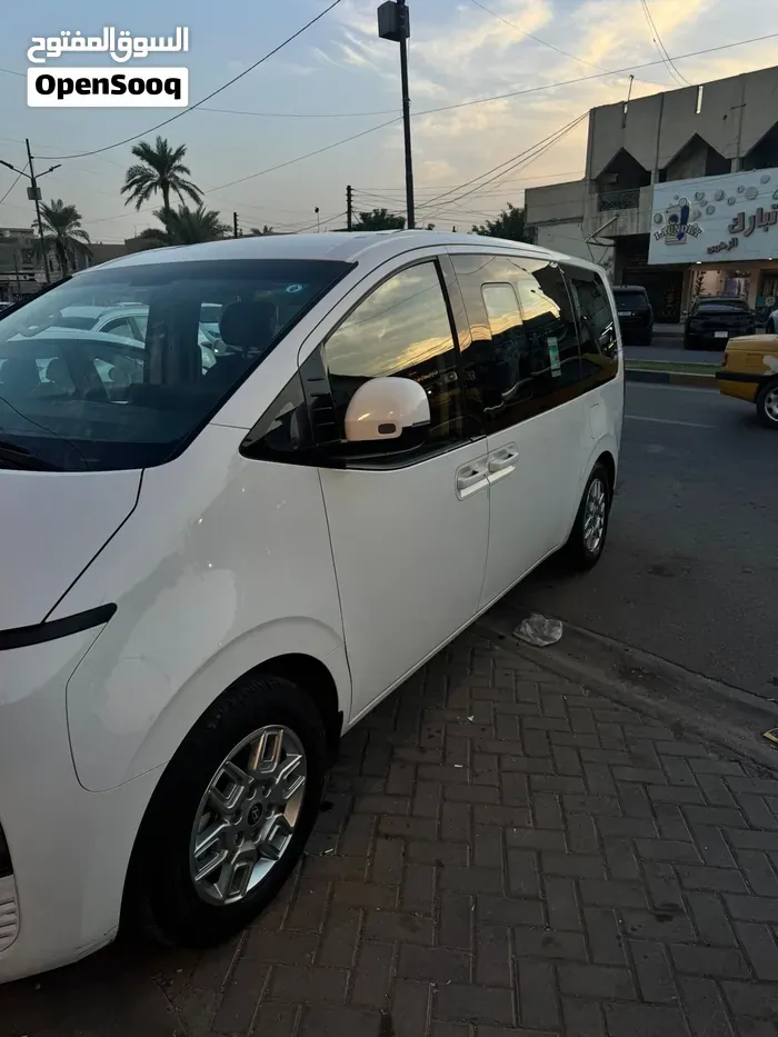 Hyundai Staria 2025 photo 2