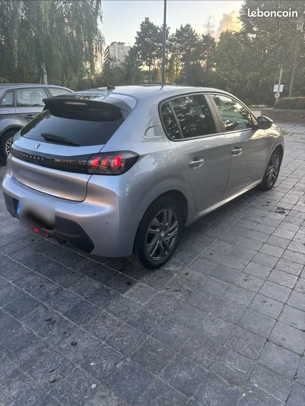 Peugeot 208 2021 photo 2