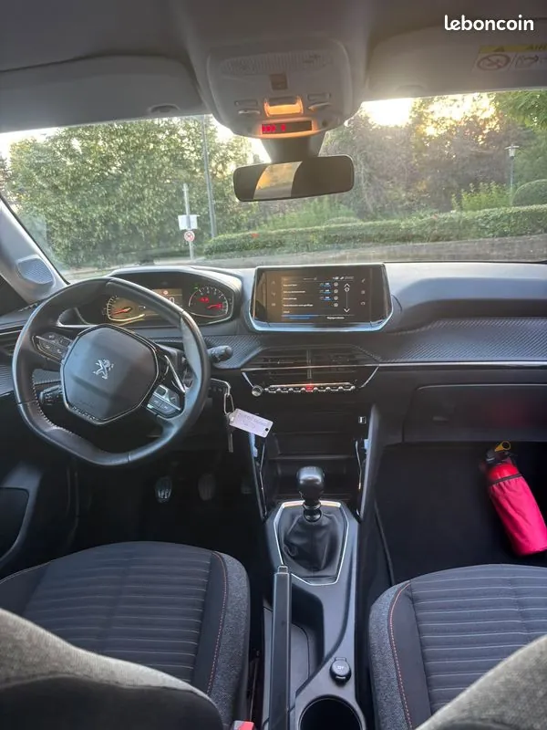 Peugeot 208 2021 photo 3