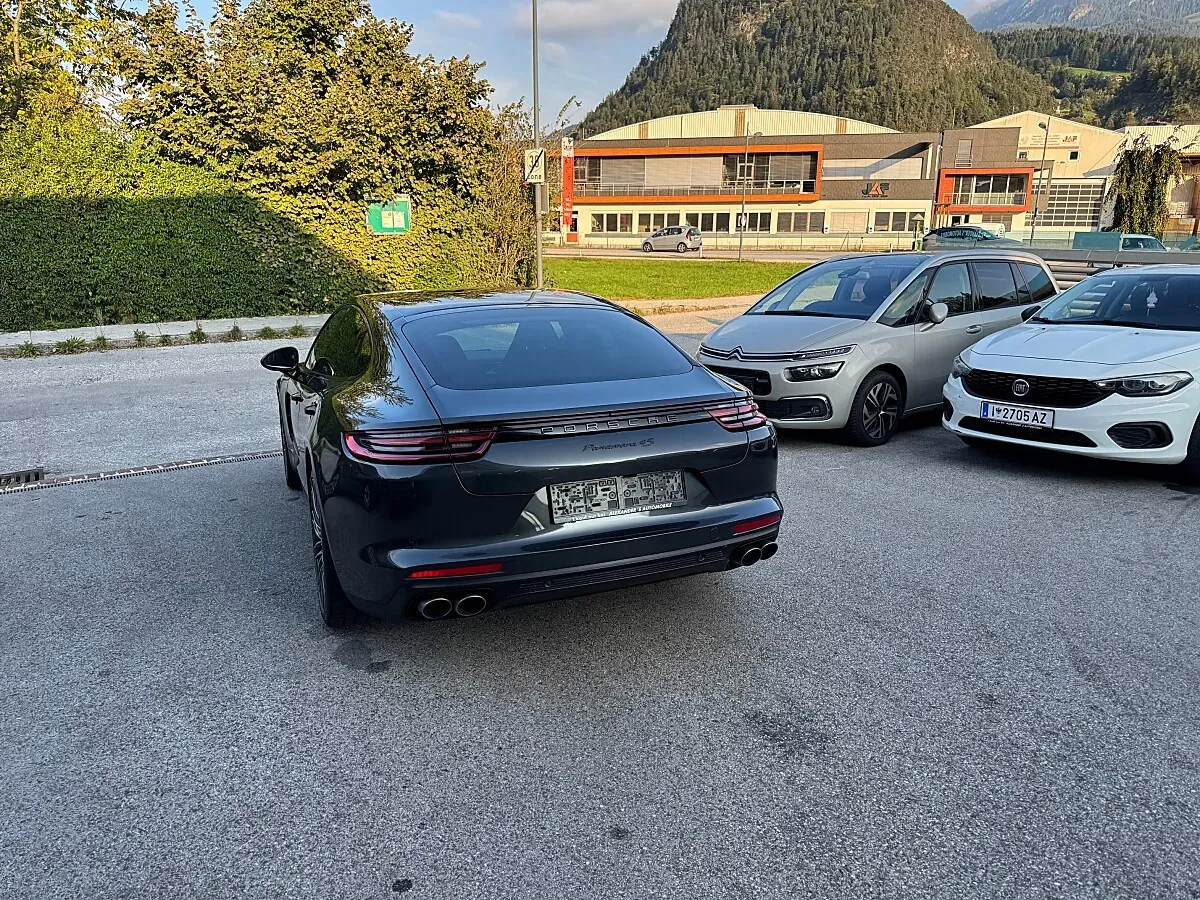 Porsche Panamera 2018 photo 3