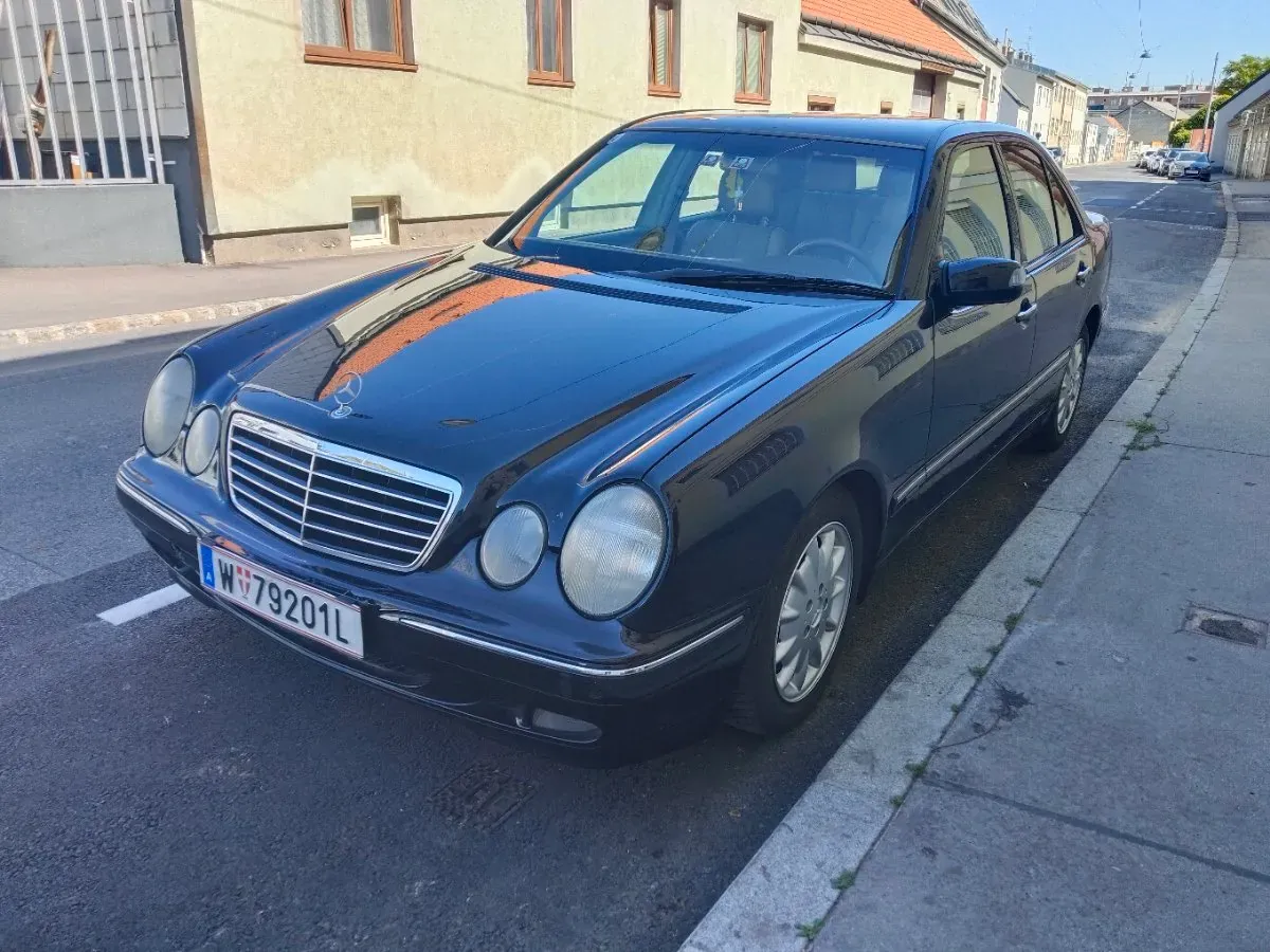 Mercedes-Benz E-Class 2000 photo 2