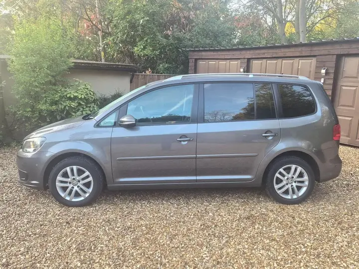 Volkswagen Touran 2011 photo 4