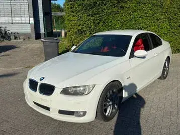 BMW 320D 2009 photo 2