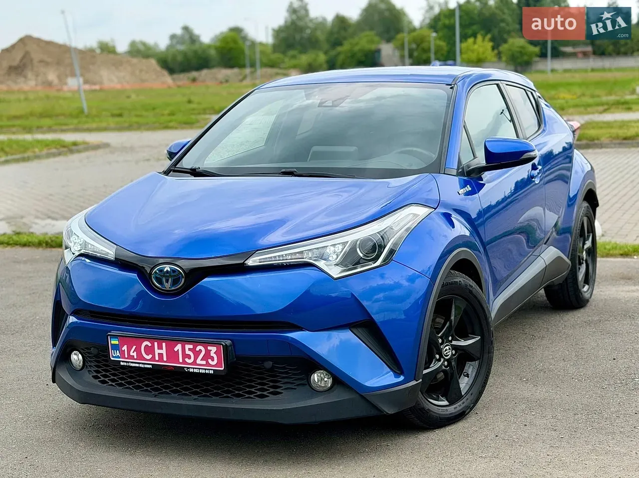 Toyota C-Hr 2018 photo 2