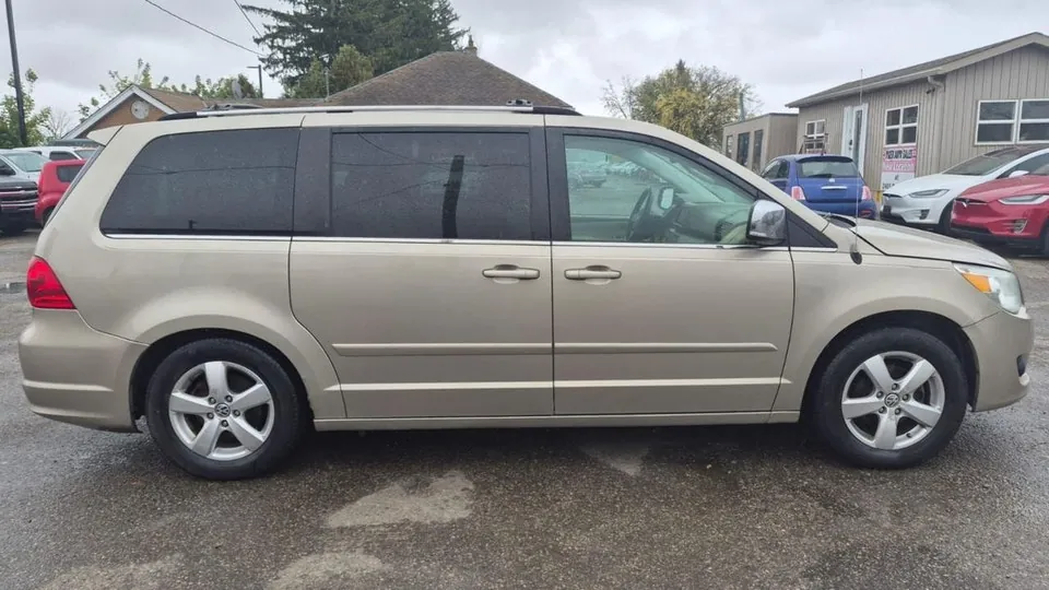 Volkswagen Routan 2009 photo 5