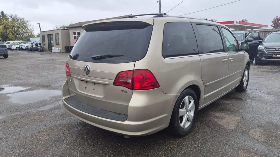 Volkswagen Routan 2009 photo 4