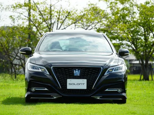 Toyota Crown Hybrid 2018 photo 2