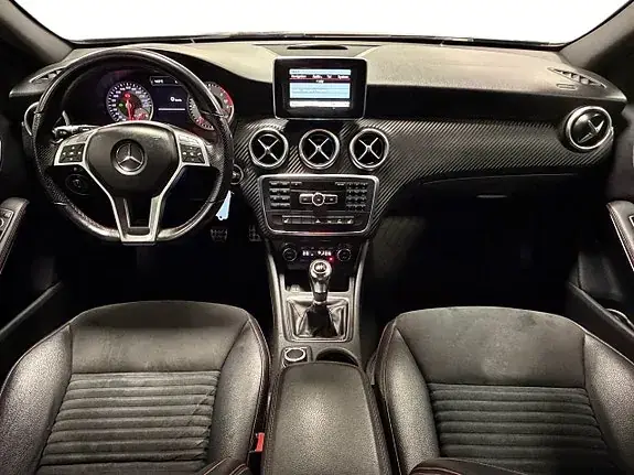 Mercedes-Benz A 180 2013 photo 2
