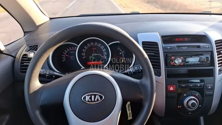 Kia Venga 2011 photo 2
