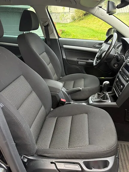 Skoda Octavia 2010 photo 2