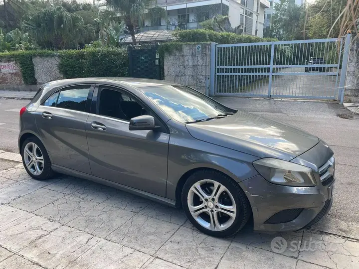 Mercedes-Benz A200 2013 photo 2