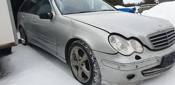 Mercedes-Benz C-Class 2004 photo 2