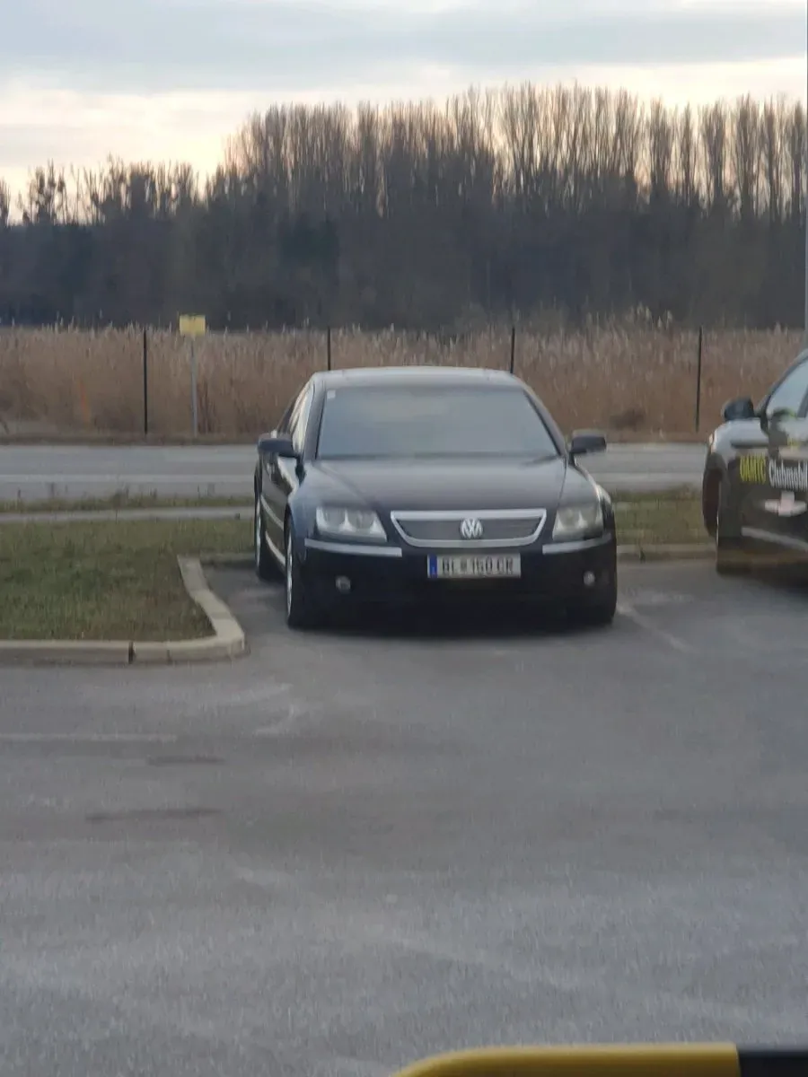 Volkswagen Phaeton 2003 photo 2