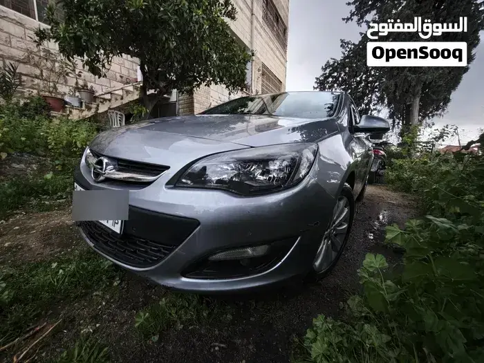 Opel Astra 2012 photo 2