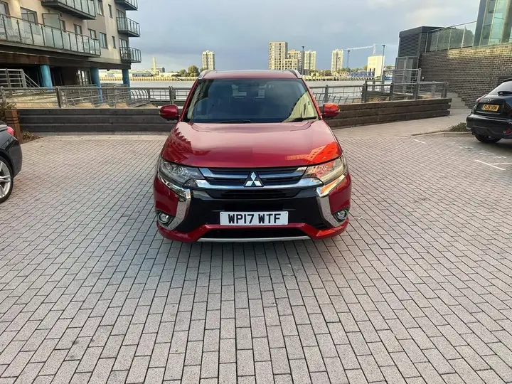 Mitsubishi Outlander 2017 photo 2