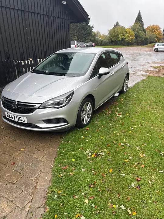 Vauxhall Astra 2018 photo 2