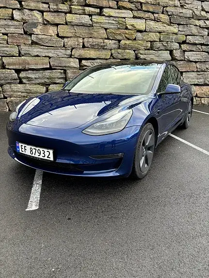 Tesla Model 3 2023 photo 2