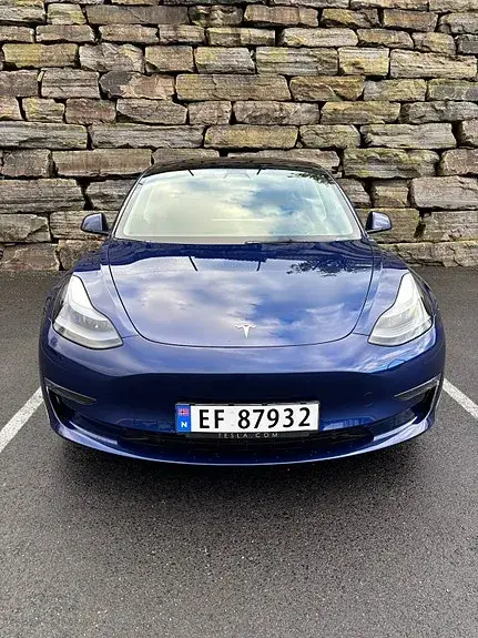 Tesla Model 3 2023 photo 4