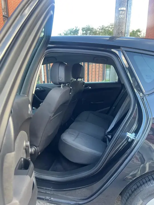 Vauxhall Astra 2015 photo 2