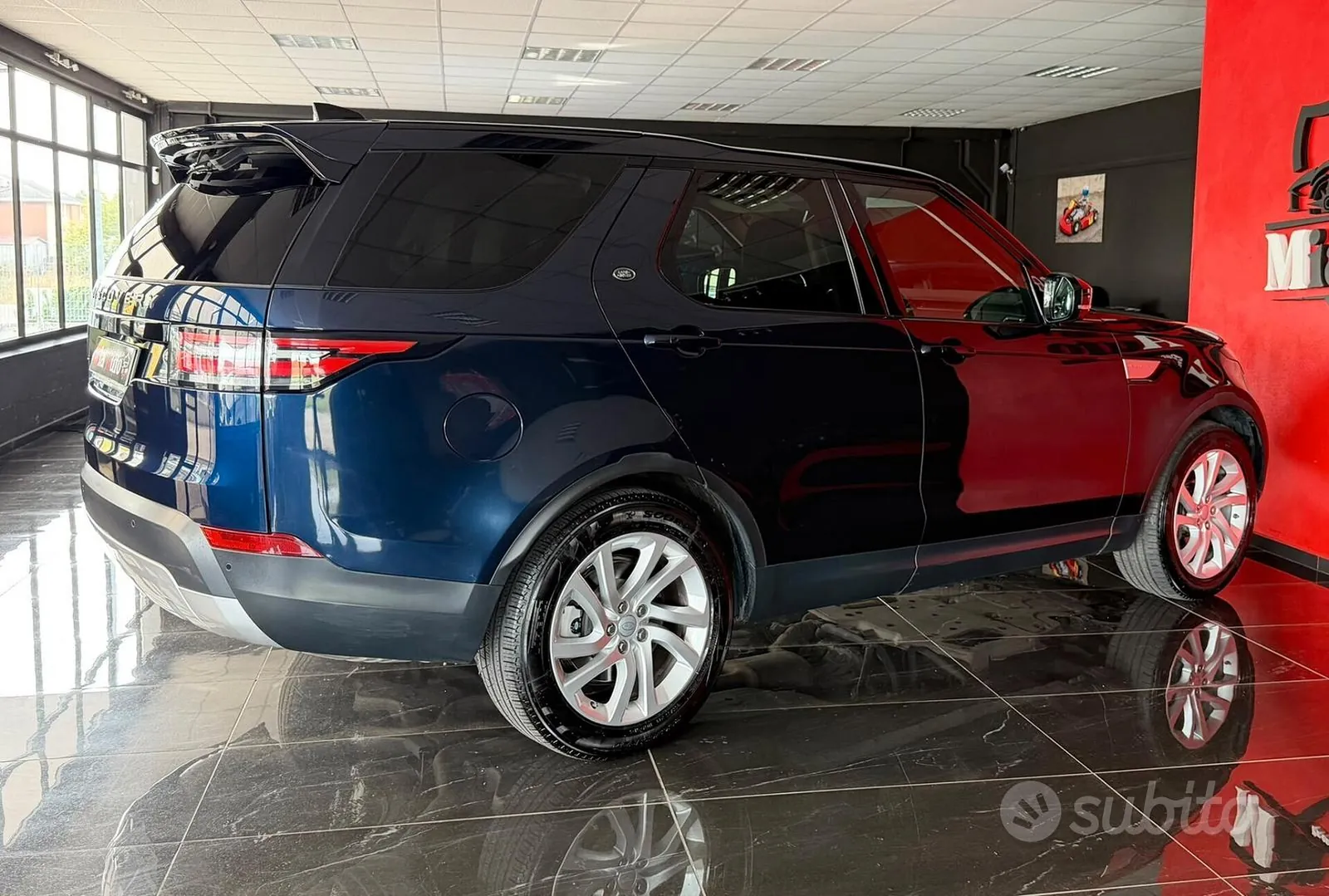 Land Rover Discovery 2018 photo 2