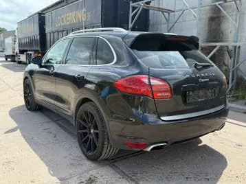 Porsche Cayenne 2012 photo 2