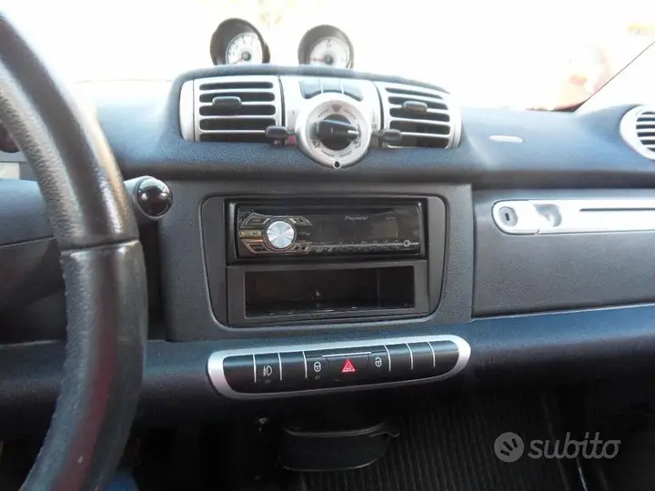 Smart Fortwo 2011 photo 2