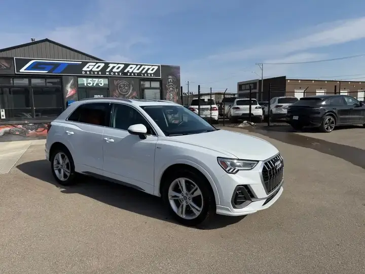 Audi Q3 2019 photo 2