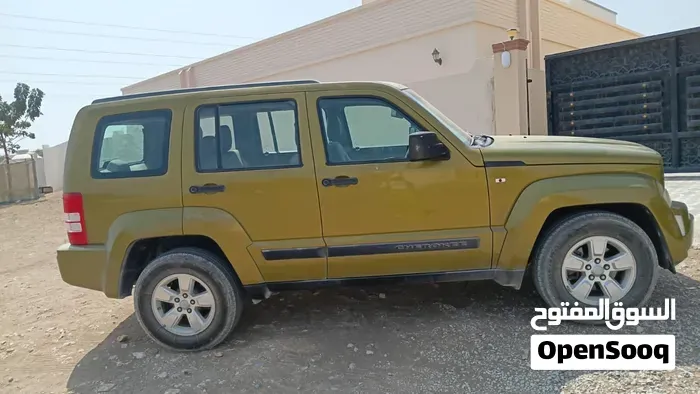 Jeep Liberty 2012 photo 2