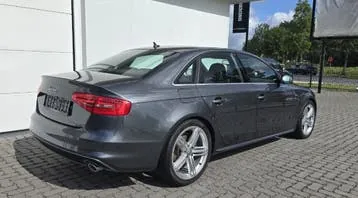 Audi A4 2012 photo 3