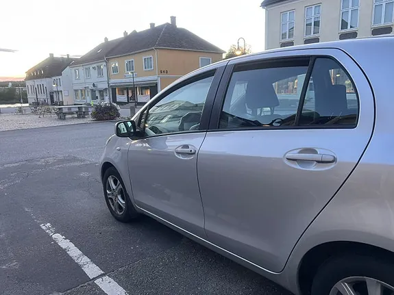 Toyota Yaris 2011 photo 5