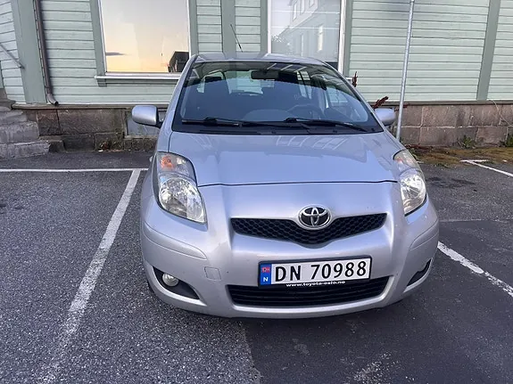 Toyota Yaris 2011 photo 2