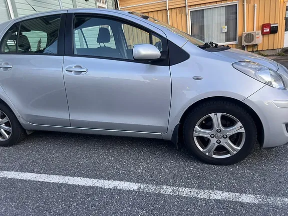 Toyota Yaris 2011 photo 3