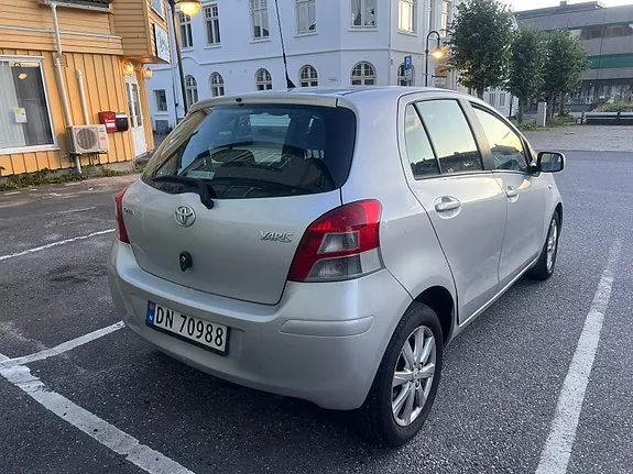 Toyota Yaris 2011 photo 4