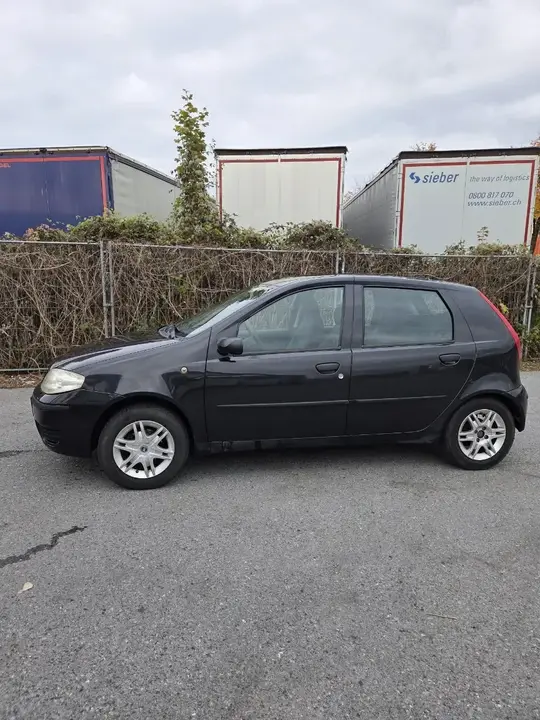 Fiat Grande Punto 2004 photo 3
