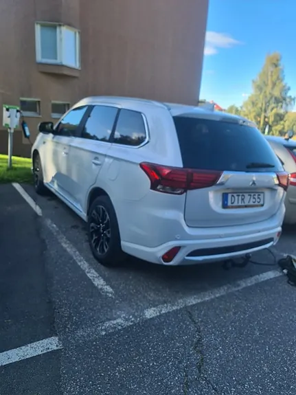 Mitsubishi Outlander 2018 photo 2