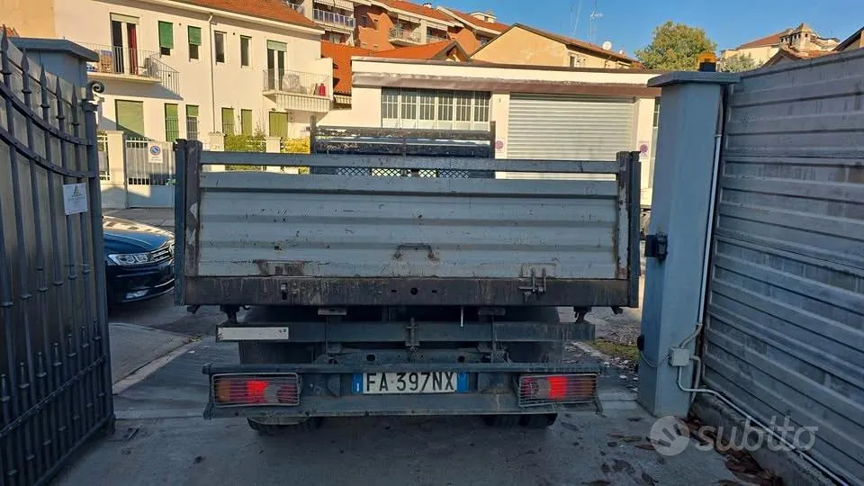 Nissan Cabstar 2015 photo 3