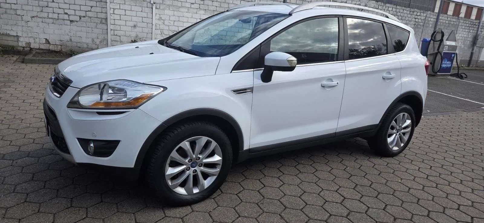 Ford Kuga 2011 photo 2