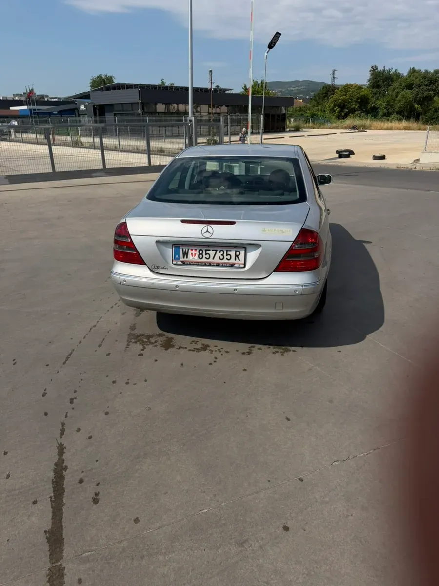 Mercedes-Benz E-Class 2004 photo 3
