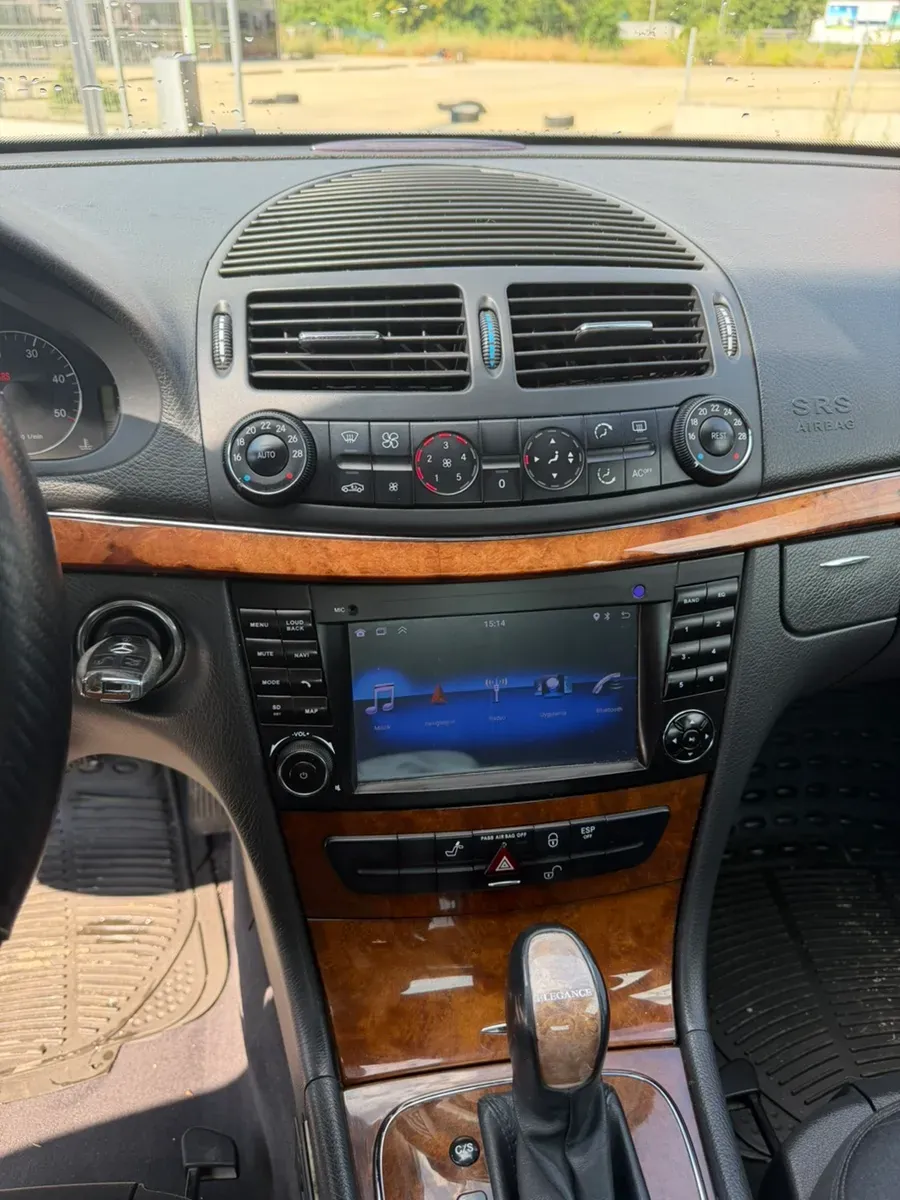 Mercedes-Benz E-Class 2004 photo 2