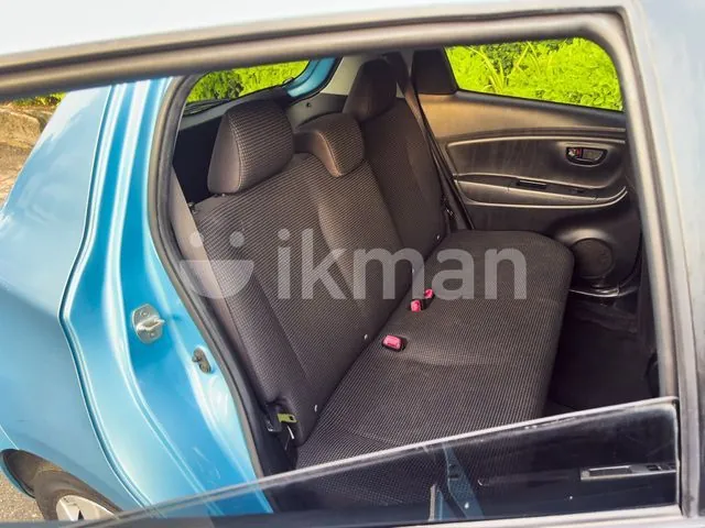 Toyota Vitz 2015 photo 4