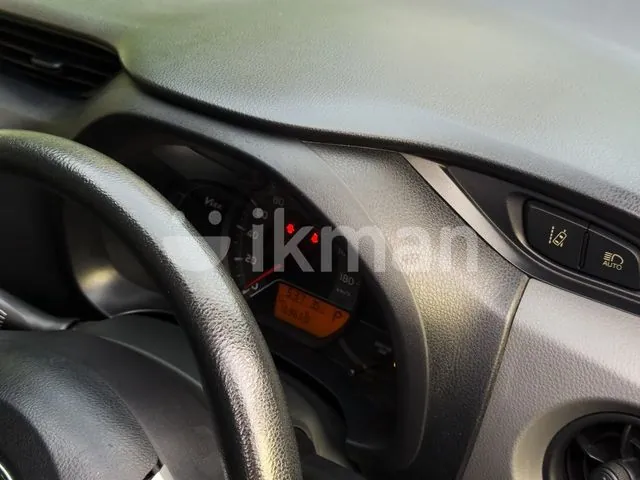 Toyota Vitz 2015 photo 3