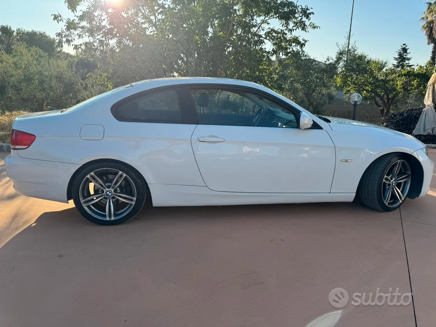 BMW 320D Coupe 2009 photo 2